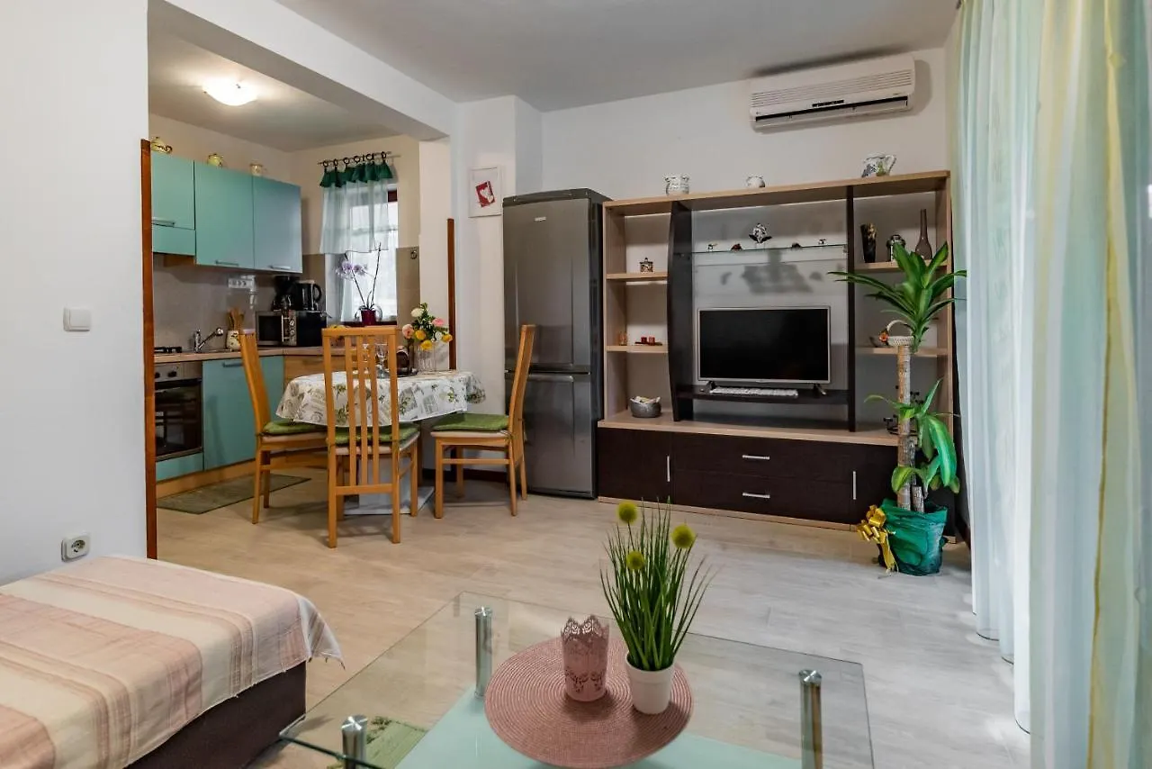 Apartment Edi 1 Pula 0*,  Croatia